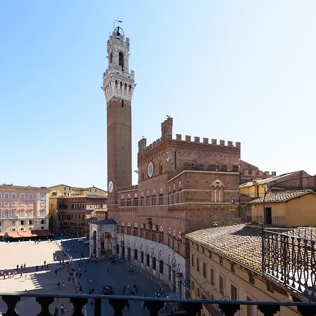 La Terrazza Sul Campo-rooms Only بيت ضيافة 4*